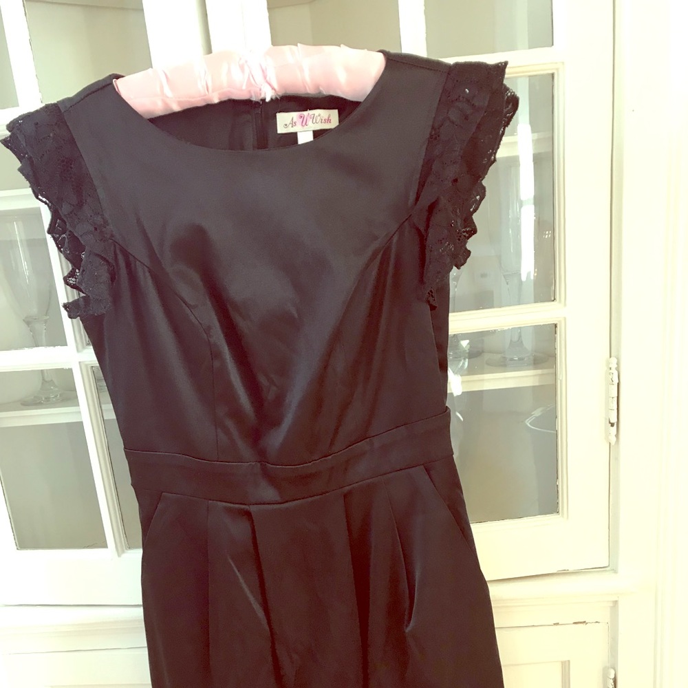 Perfect little black dress with pockets